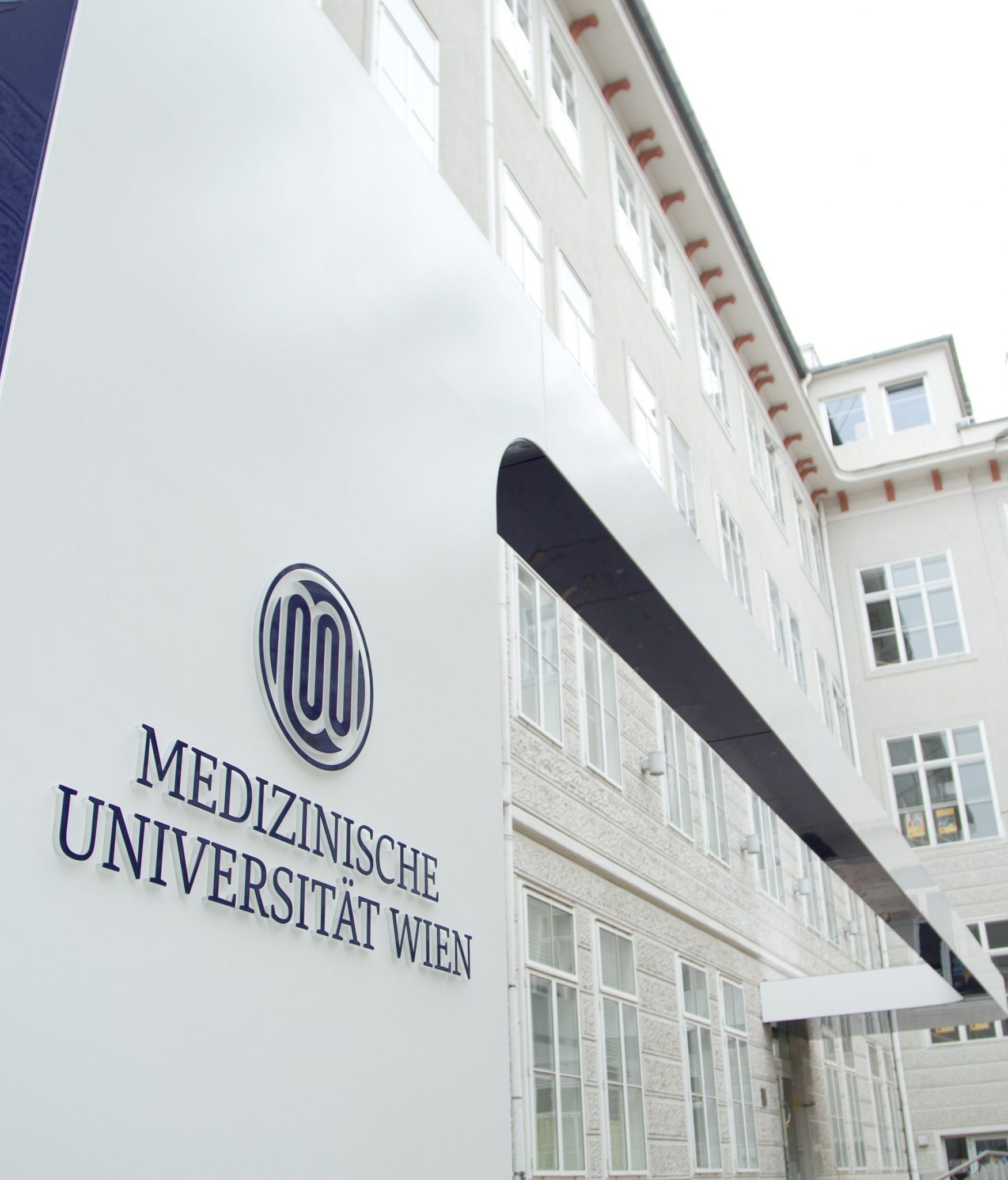 MedUni logo outside_cropped